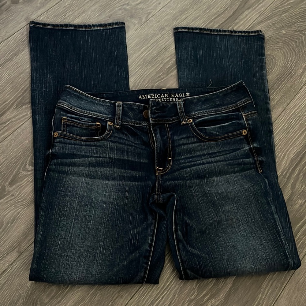 AMERICAN EAGLE dark flare jeans. Size 6.